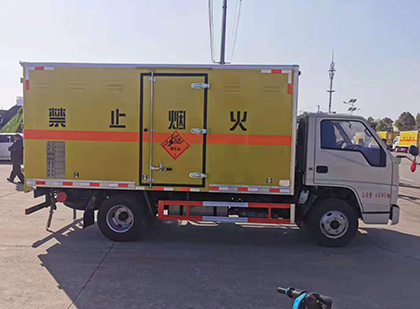康县爆破器材运输车